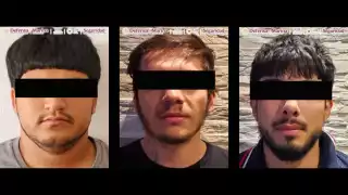 Durante el operativo, además de los detenidos, las autoridades aseguraron cuatro armas de fuego