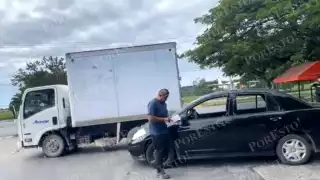 Policía y ajustador intervienen en percance vial esta mañana