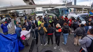 Los inconformes acordaron permitir el paso de vehículos durante cinco minutos por cada 50 minutos de cierre para reducir las afectaciones