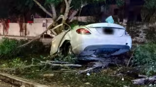 El conductor del auto perdió la vida al quedar prensado