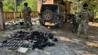 Elementos de la Marina aseguraron armas, un vehículo y una motocicleta vinculados a ‘Los Chapitos’ en Concordia, Sinaloa