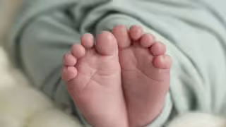 el bebé y su madre estuvieron retenidos por más de tres semanas en el centro de detención de Dilley, Texas