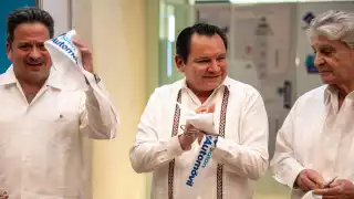 Joaquín Díaz Mena cortó el listón en la inauguración del Salón del Automóvil