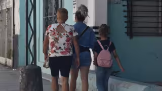 Cuidar a un niño va más allá de la alimentación o el vestido