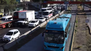 El programa Hoy No Circula es una medida ambiental que restringe la circulación vehicular en días específicos
