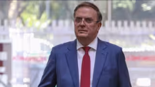 Marcelo Ebrard pide que lo bajan de la lista de presidenciales para 2030