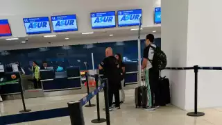 Los atletas llegaron dos horas  antes para registrarse y viajar.