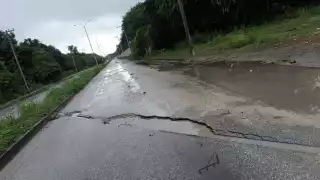 Reportan hoyancos en Chetumal, llevan semanas sin atenderse y han afectado a vehículos