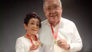 La primera bailarina de danza clásica, Socorro Cerón Herrera, junto al compositor y poeta, Luis Pérez Sabido.