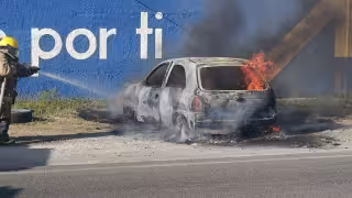 La unidad terminó con pérdida total a causa del fuego que la consumió en cuestión de minutos.