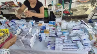 Cofepris pidió evitar la compra de medicamentos en tianguis, mercados, redes sociales, sitios de internet no autorizados o cualquier canal cuya procedencia no pueda comprobarse
