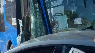 El Va y Ven impactó a varios autos debido a que presuntamente se quedó sin frenos