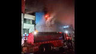 Para la mañana de este miércoles, el incendio fue contenido en su mayor parte, dando paso a trabajos de enfriamiento y remoción de escombros