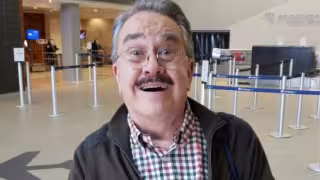 ¿Pedro Sola tiene un pie fuera de TV Azteca por cancelación de patrocinadores?