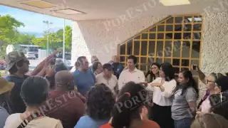 Más de 150 extrabajadores, jubilados y pensionados de la UNACAR denunciaron la falta de pago del aguinaldo.