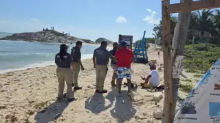 Turista extranjera fue rescatada en las playas de Tulum, tras ser arrastrada por las olas