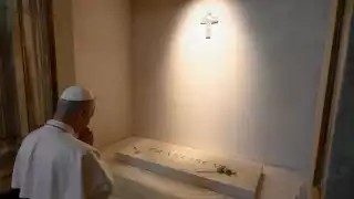 El Papa León XIV visitó esta tumba de su antecesor
