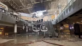 El ataque impactó instalaciones aeroportuarias de Kuwait y obligó a suspender vuelos comerciales por motivos de seguridad
