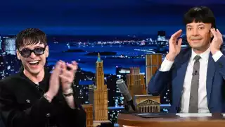 ¿Imaginabas a Jimmy Fallon disfrazado de Peso Pluma?