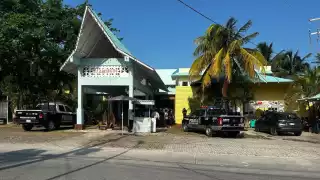 Policías investigan la ejecución de una mujer en el restaurante Flamingos