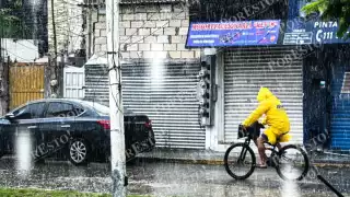 Tormentas eléctricas y lluvias intensas desde la madrugada en Ciudad del Carmen