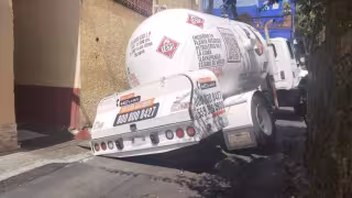 Como medida preventiva, personal de la SGIRPC participó en la evacuación de aproximadamente 30 habitantes de la zona