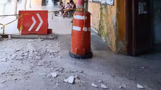 Persisten los riesgos en el Palacio Municipal de Tixkokob tras otro colapso del plafón