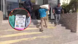 Agricultores arrojan maíz y bloquean avenida en Campeche; exigen pago justo por tonelada