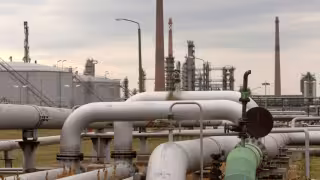 La salida de Emiratos ocurre en un momento crítico, ya que la producción del bloque petrolero ha sufrido una caída significativa