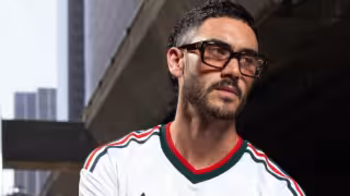 Alejandro Speitzer fue 'robado' por otro influencer en la inauguración de la Copa Mundial: VIDEO
