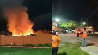 Un incendio se registró este lunes en las antiguas oficinas del Transporte Urbano Municipal (TUM), ubicadas en la colonia Fidel Velázquez.