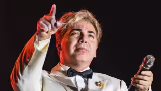 Cristian Castro vuelve a abrir su corazón y estrena romance con extraña mujer