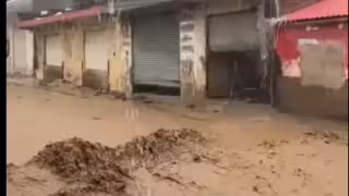 Graves inundaciones por Huracán Simón.