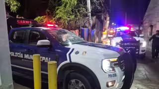 Conductor presuntamente ebrio provoca choque y termina detenido tras escapar en sentido contrario