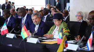 Juan Ramón de la Fuente, secretario de Relaciones Exteriores (centro)