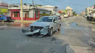 Automóvil impacta a motociclista en la colonia Morelos; hay un lesionado en Ciudad del