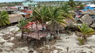 De acuerdo con la Comisión Federal de Electricidad (CFE), se contabilizaron 276 mil 885 usuarios sin energía eléctrica tras el paso del Huracán