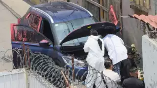 Los agresores de Ximena Cuevas y José Muñoz abordaron además de una motocicleta, una camioneta registrada a nombre de una mujer que vive en el Edomex