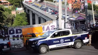 Personal de la Fiscalía General del Estado de Morelos acudió al lugar para realizar las primeras investigaciones y llevar a cabo el procesamiento de la escena