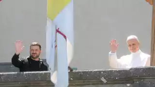 Volodimir Zelenski, presidente de Ucrania junto al Papa León XIV