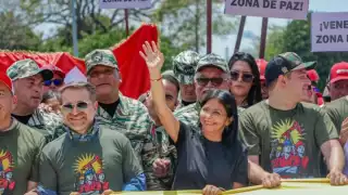 Delcy Rodríguez, vicepresidenta ejecutiva de Venezuela (de negro)