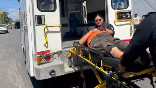 Aparatoso percance en el primer cuadro de Kanasín deja a adulto mayor herido