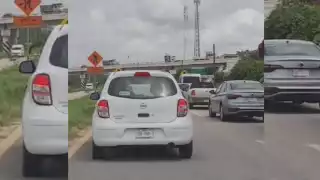 Algunos automovilistas han pasado más de una hora en el tráfico, el cual es "eterno"