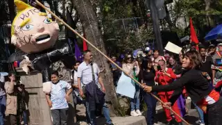 Miles de personas marcharon por Paseo de la Reforma en una movilización masiva contra la reelección de Trump