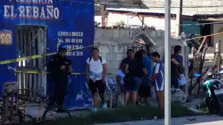 Paramédicos que arribaron al sitio confirmaron que el joven ya no contaba con signos vitales