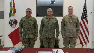 Raymundo Morales, secretario de Marina, Ricardo Trevilla, secretario de la Defensa nacional y Gregory M. Guillot, comandante del Comando Norte de Estados Unidos
