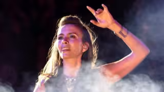 Sasha Sokol lanza mensaje en el 8M y pidió que Luis de Llano pague su sentencia