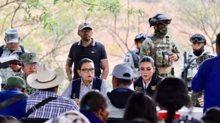 Rosa Icela Rodríguez y Evelyn Salgado recorren Chilapa por violencia en la zona