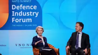 Ursula von der Leyen, presidenta de la Comisión Europea y Mark Rutte, secretario general de la OTAN