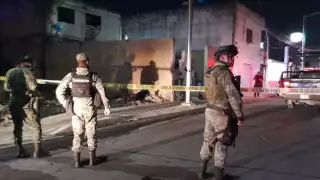 Elementos de seguridad resguardan el área en Cancún